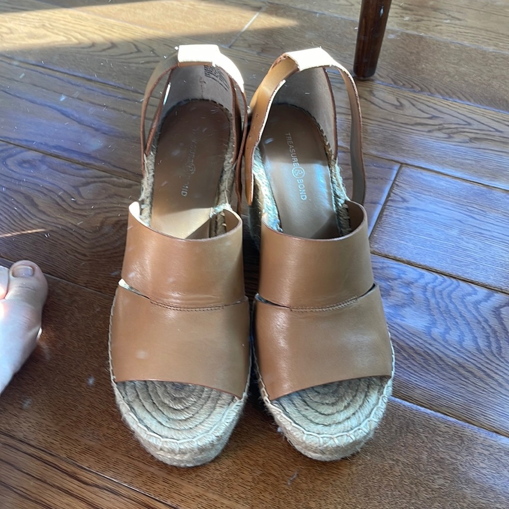 Purchased from Nordstrom they are Treasure & Bond wedges